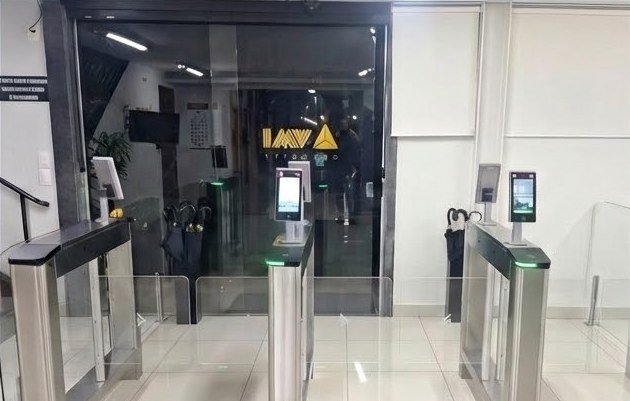 Catracas com reconhecimento facial instaladas pela Diplomata